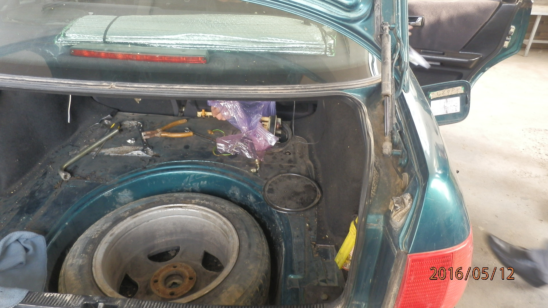 ȚIGĂRI ascunse în roata de rezervă