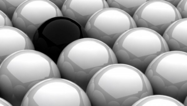 Norocul de a nu fi Cosmin Păun şi ghinionul de a juca în horă alături de cel care te huiduie