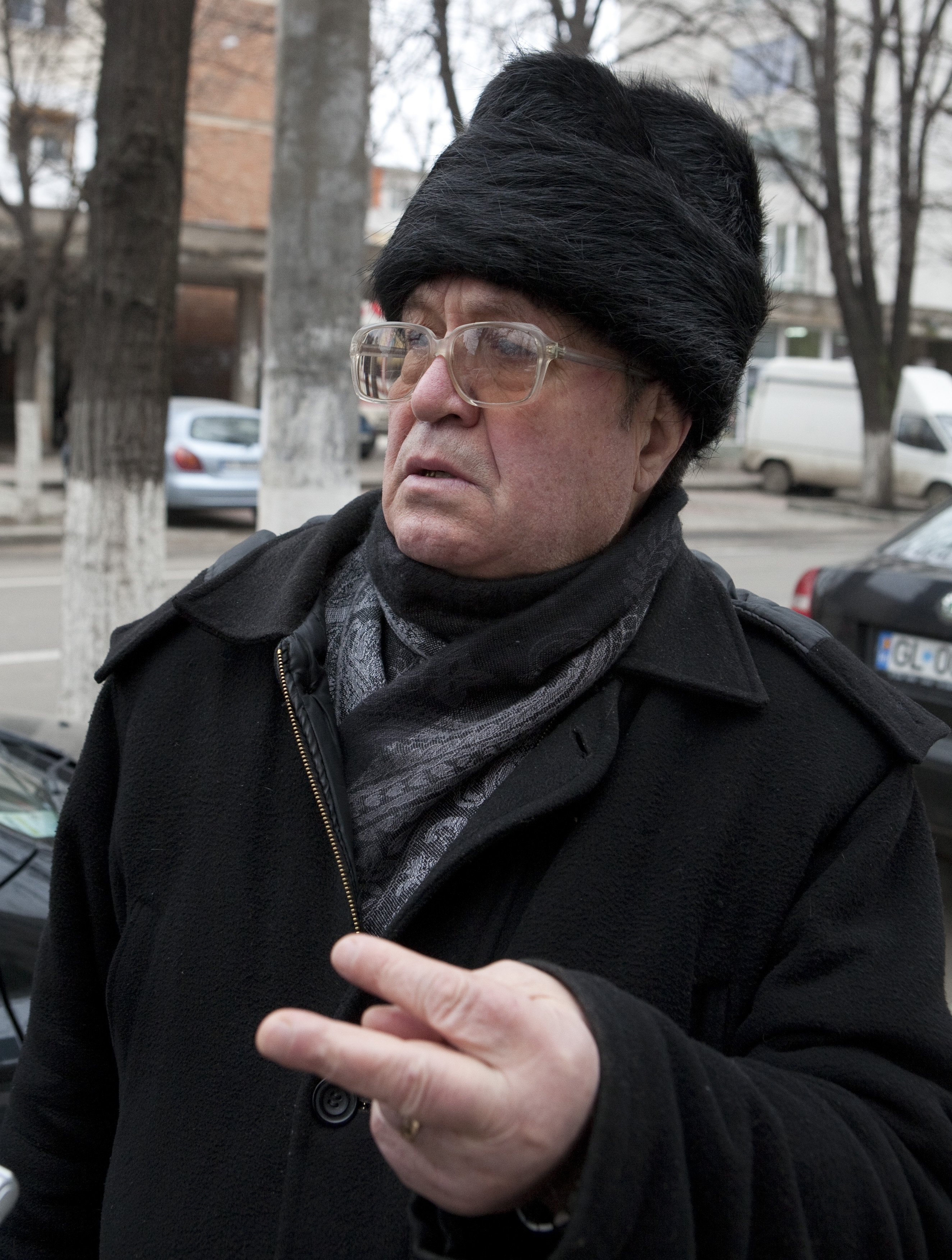 Afacerist sau consilier local?