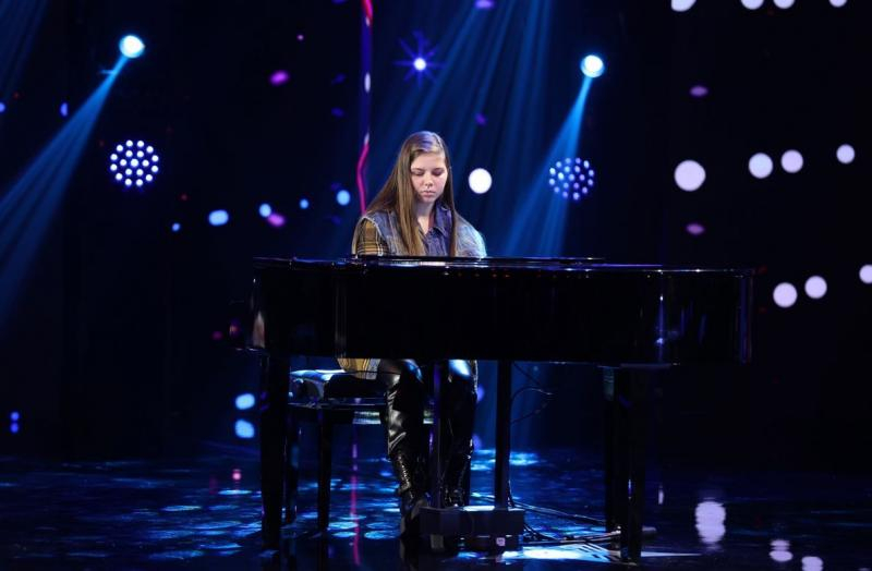 Gălățeanca Sabina Smadu s-a dezlănțuit pe clapele pianului la "Românii au talent" (VIDEO)