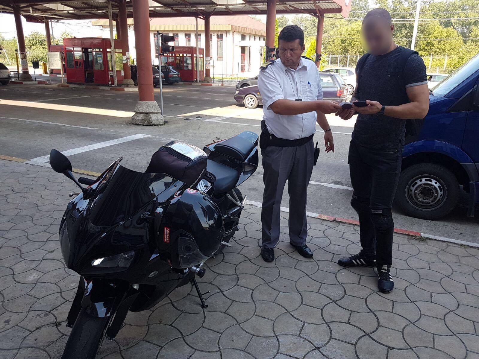 Băut şi fără permis, la ghidonul unui moped neînregistrat