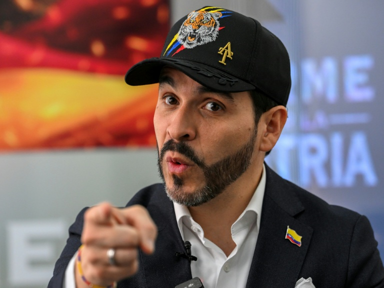 Candidat la președinție care promite bombardamente americane!