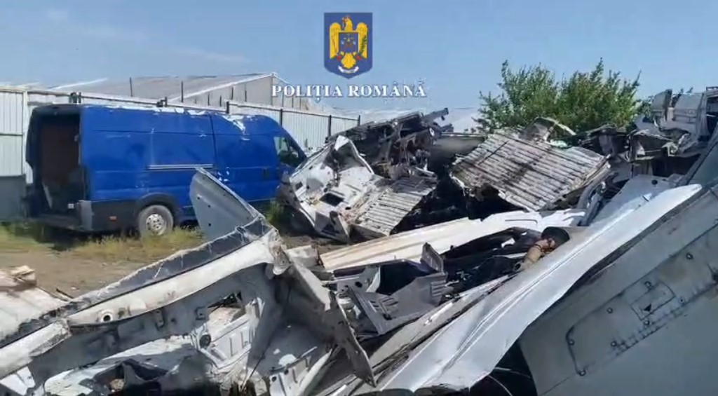 Mii de mașini, dezmembrate ilegal în gospodării din județ