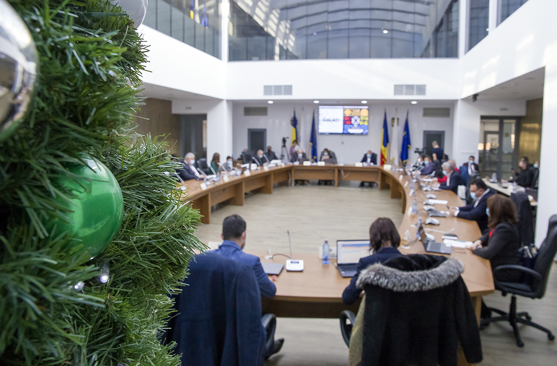 Colinde, premii, onoare şi scandal la Consiliul Local