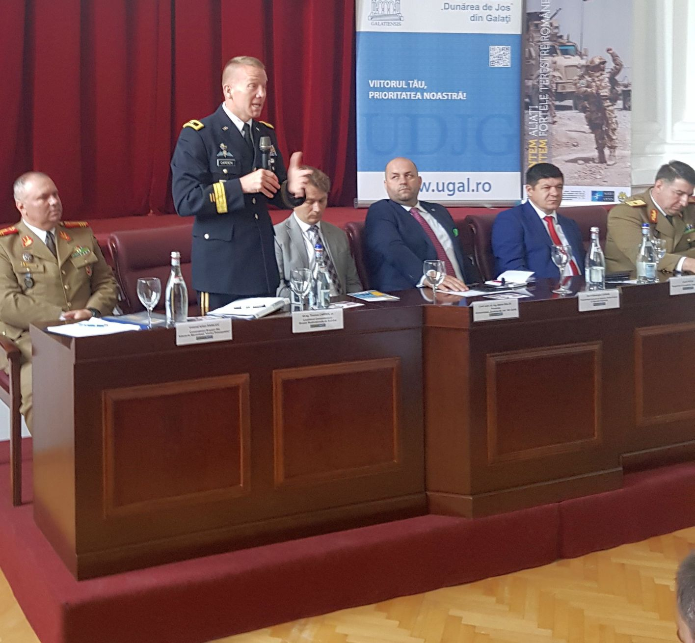 #WeAreNATO | Oficiali militari de rang înalt au discutat cu studenţii gălăţeni