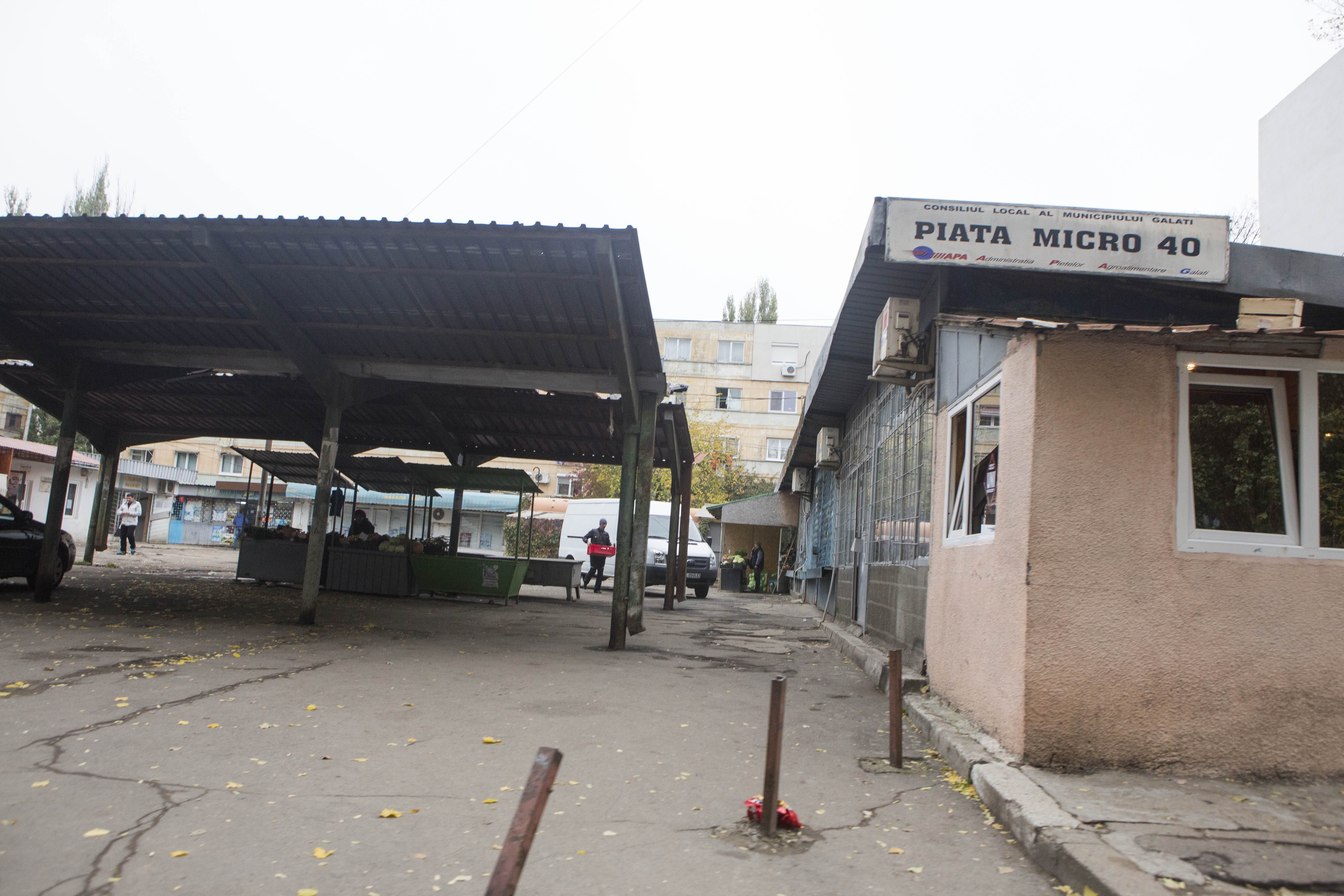 Piaţa din Micro 40 va fi modernizată/ Camere de supraveghere şi agenţi de pază, de teama hoţilor din cartier