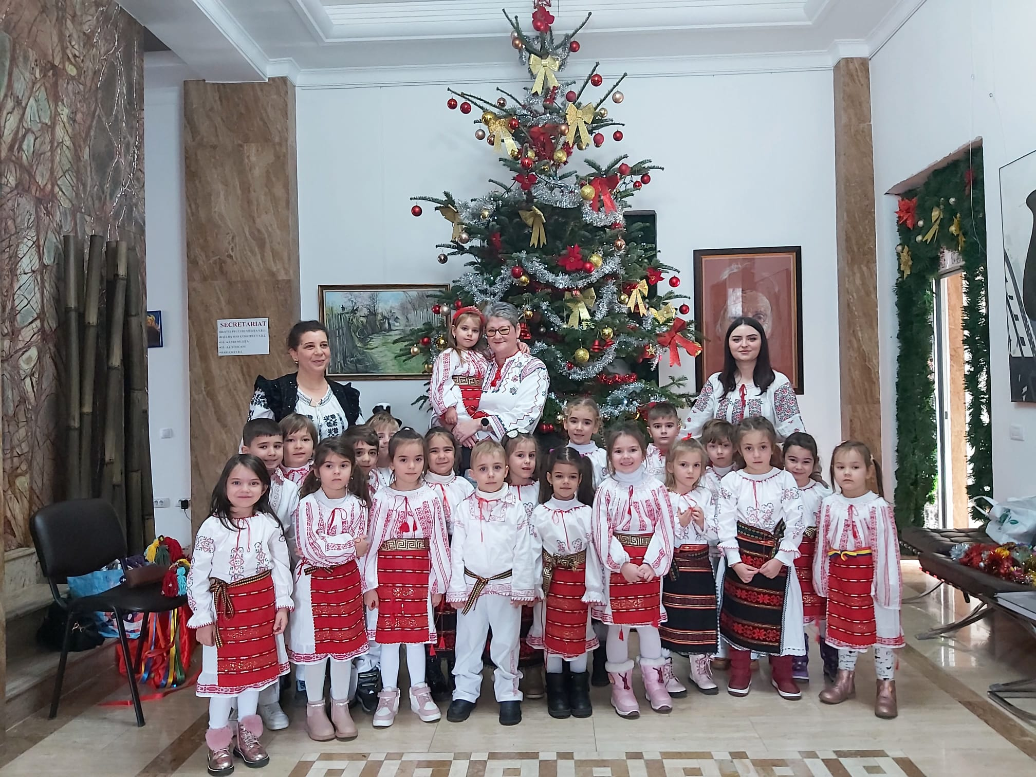 Grădiniţa "Arlechino" a venit să sperie spiritele rele (FOTO și VIDEO)