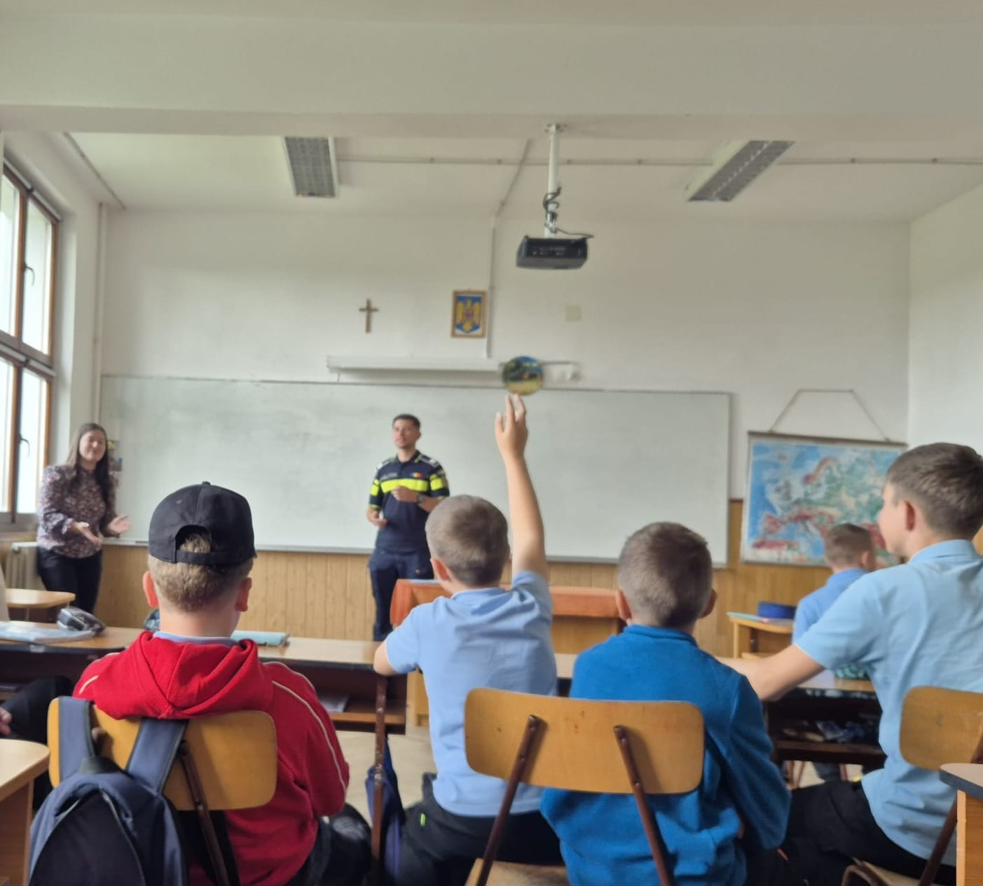 Lecții cu poliția în școlile din Galați