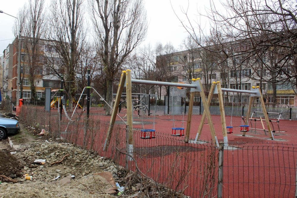 Răspunsuri la întrebările CITITORILOR "Vieţii libere"/ CÂT COSTĂ locurile de joacă amenajate de Primăria Galaţi