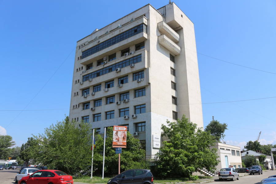 Sindicaliști din mai multe județe pichetează sediul Regionalei ANAF Galați