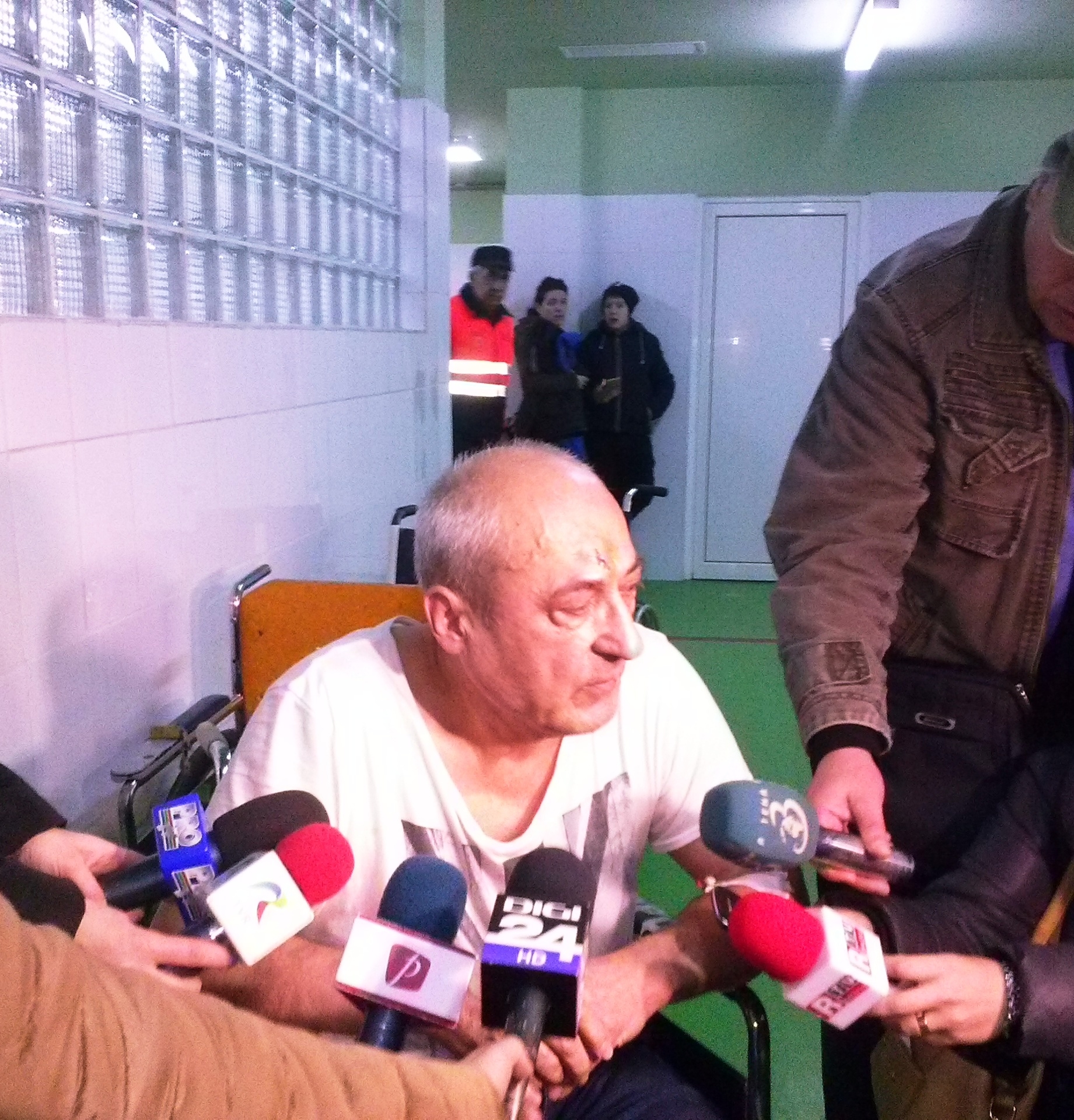 Un cunoscut MEDIC gălăţean a fost BĂTUT în curtea Spitalului Judeţean. Poliţiştii îl caută pe AGRESOR