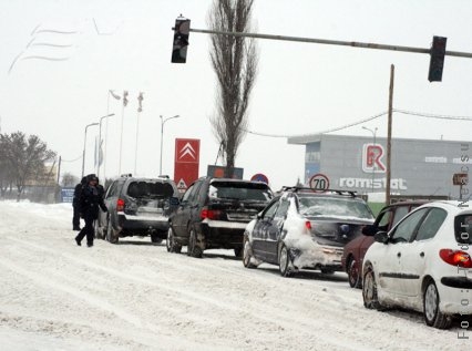 Oamenii legii în luptă cu zăpada