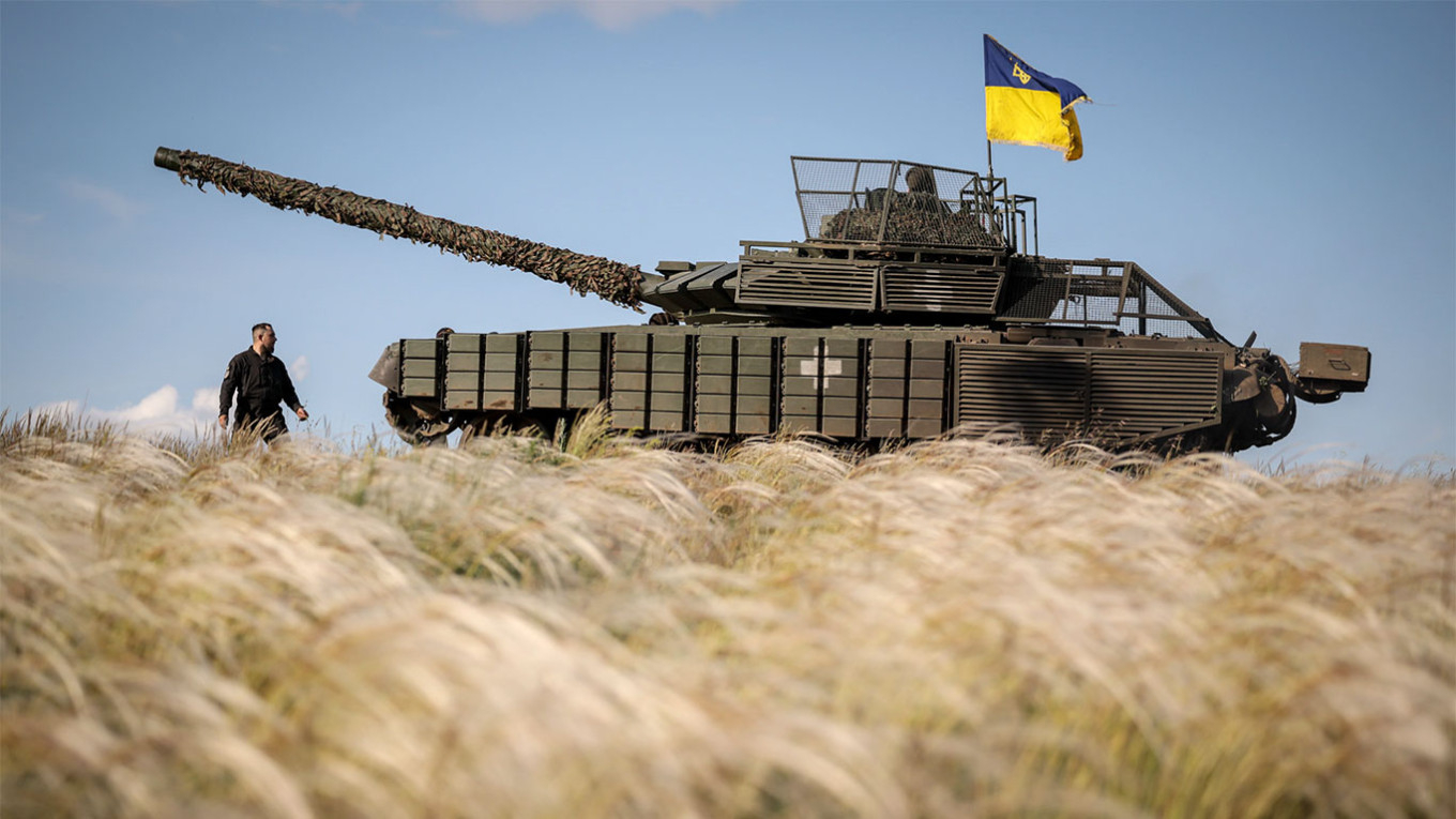 Moscova reacționează virulent la permisiunea dată Ucrainei