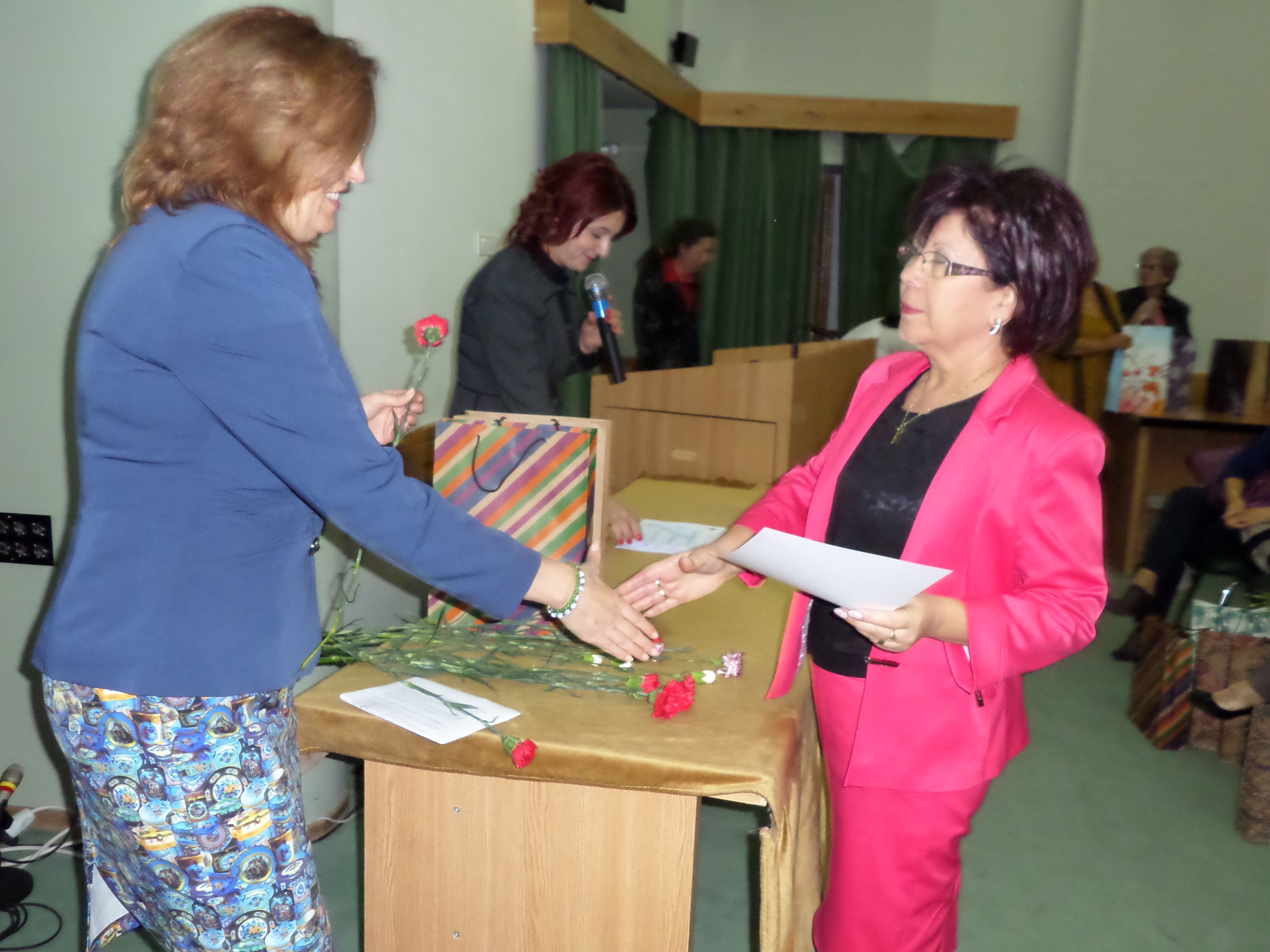 Profesori gălăţeni premiaţi de Inspectoratul Şcolar şi sindicate, de Ziua Internaţională a Educaţiei