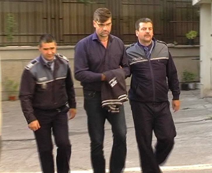 Proces public pentru poliţistul-manechin