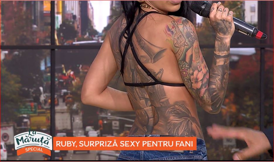 Vernisaj de tatuaje pe trupul lui Ruby