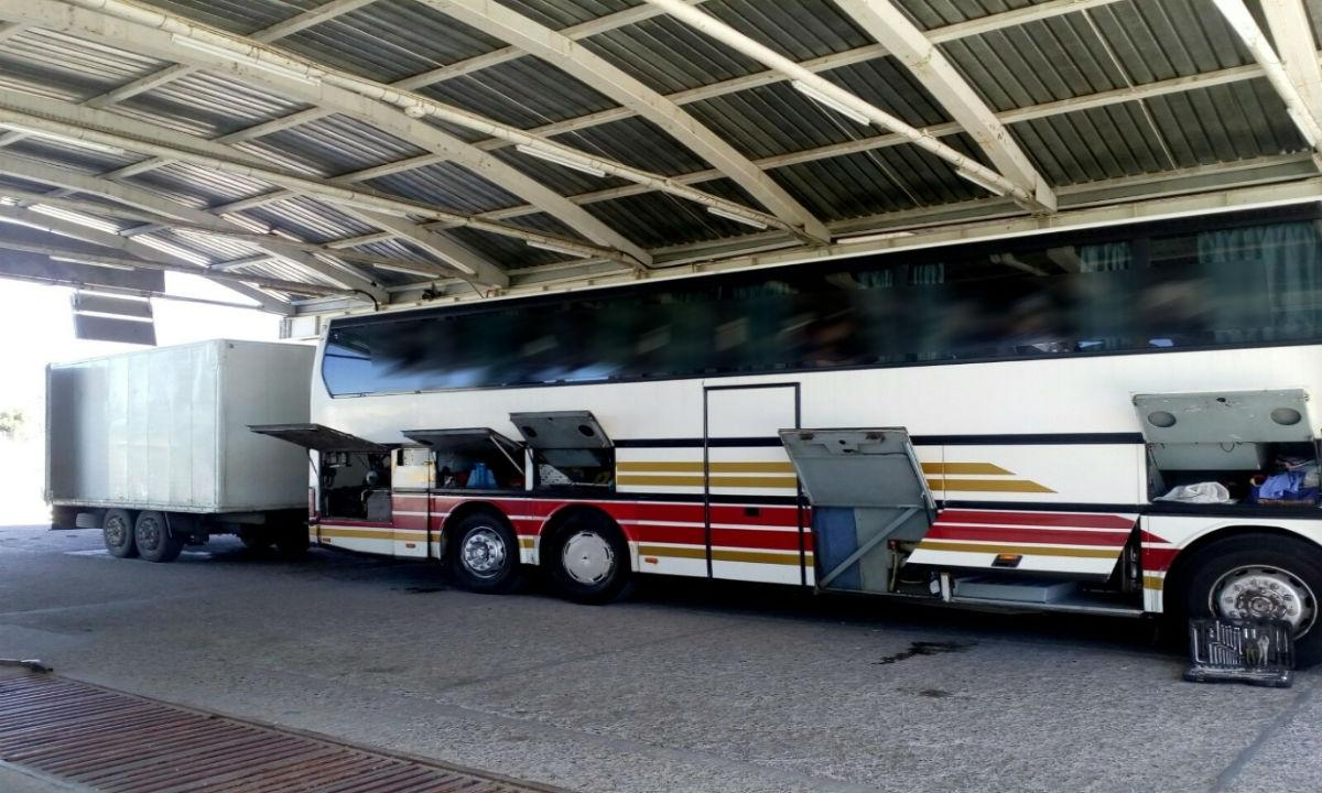 Ţigări ascunse printre bagaje