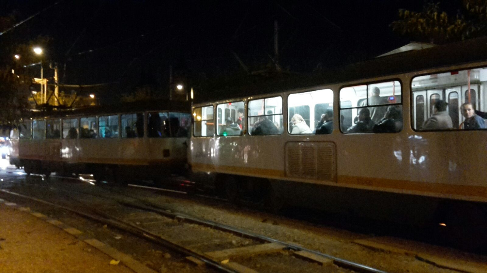 O femeie a fost LOVITĂ de TRAMVAI