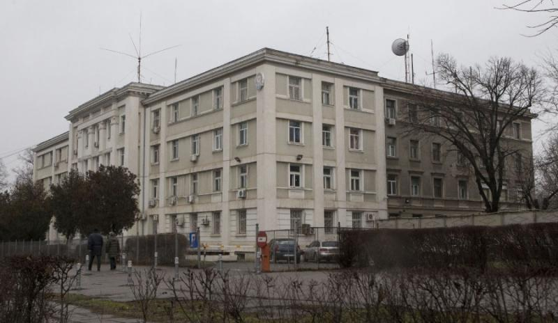 Comandanții din Poliție judecați pentru fals au liber să plece din țară