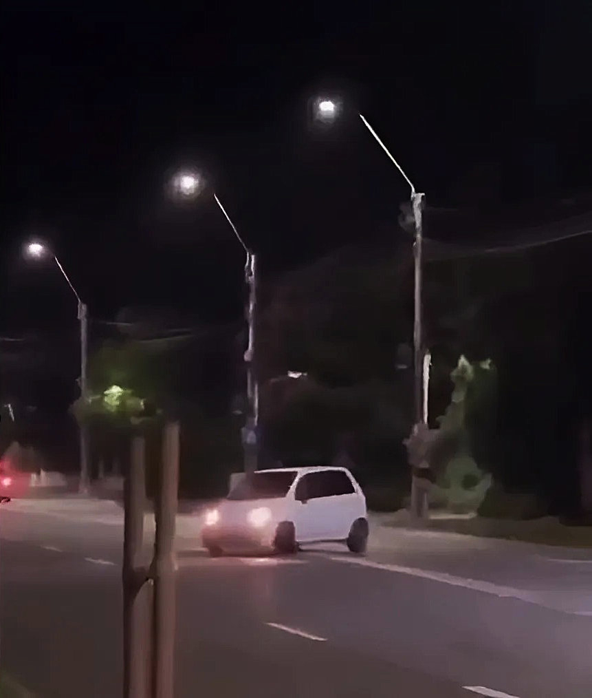 Un șofer a rămas fără permis pentru că făcea drifturi (VIDEO)