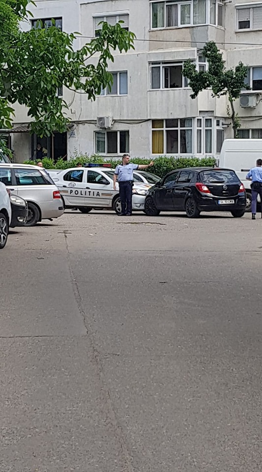 Curat ghinion! Ce a păţit un şofer din Galaţi care nu a acordat prioritate unei maşini de poliţie