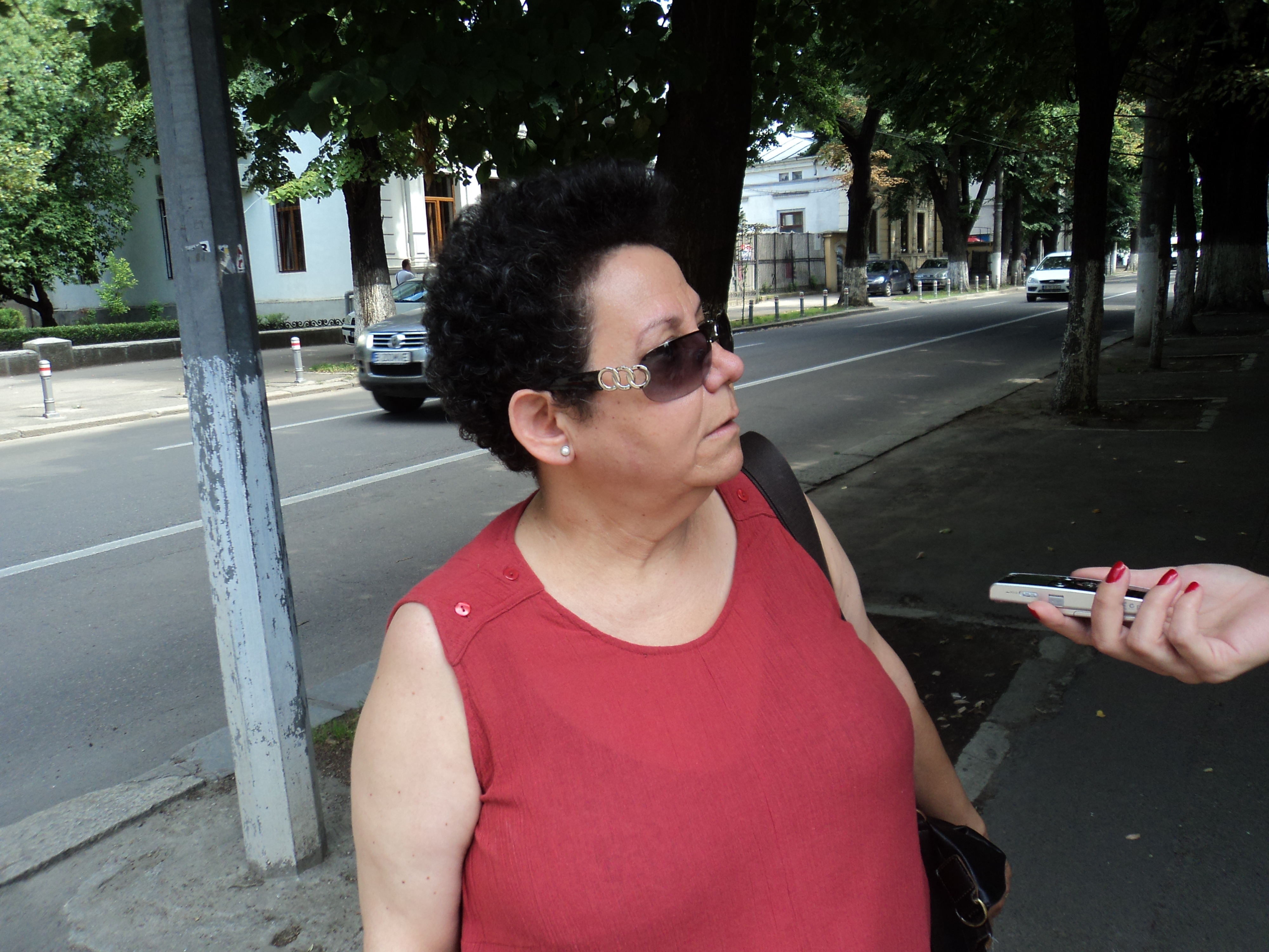 Vox populi: "Au promis locuri de muncă, iar acum le desfiinţează"