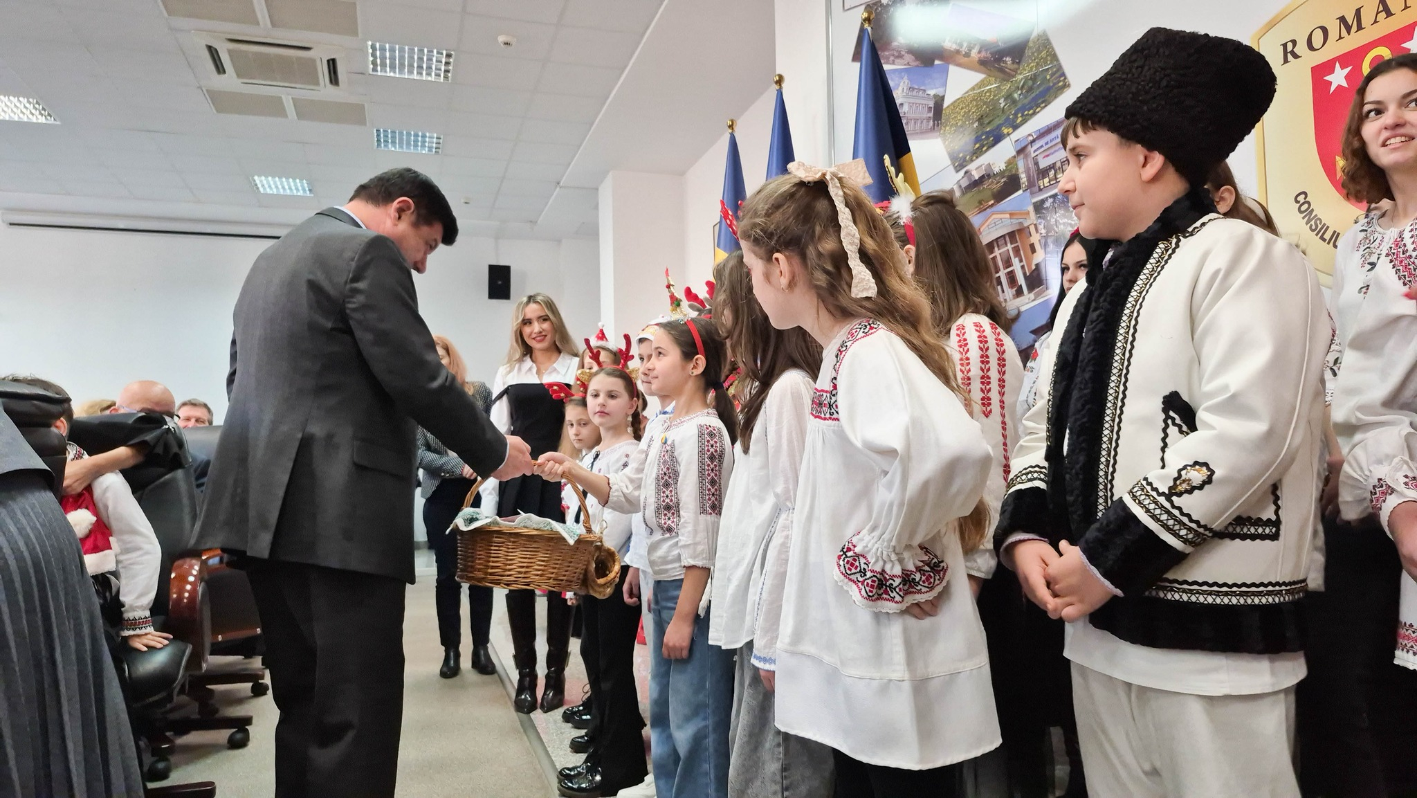 Mai lungă colinda decât şedinţa...