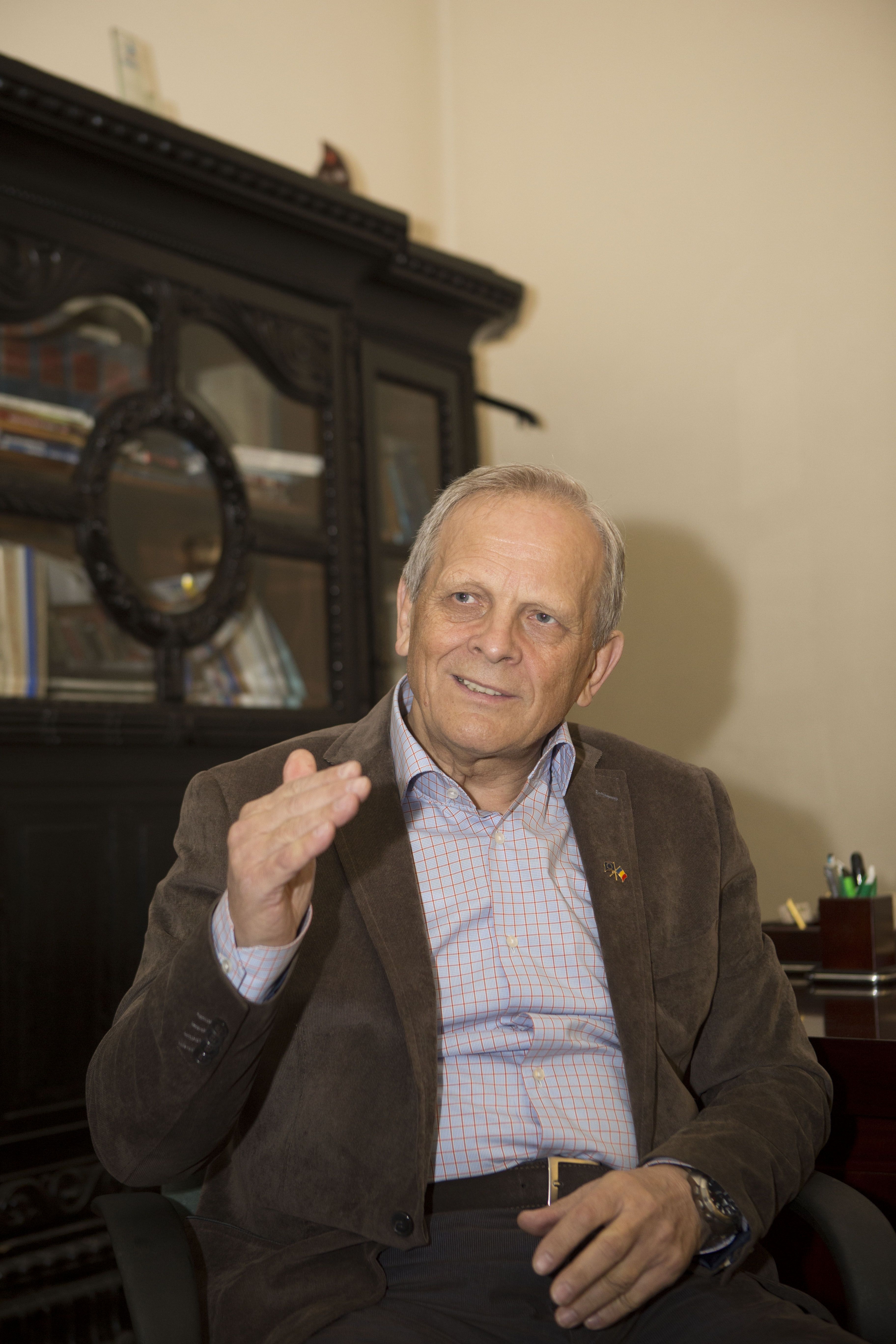 Interviu cu Theodor Stolojan/ Galaţiul poate crea locuri de muncă cu bani europeni! (EXCLUSIV VL)