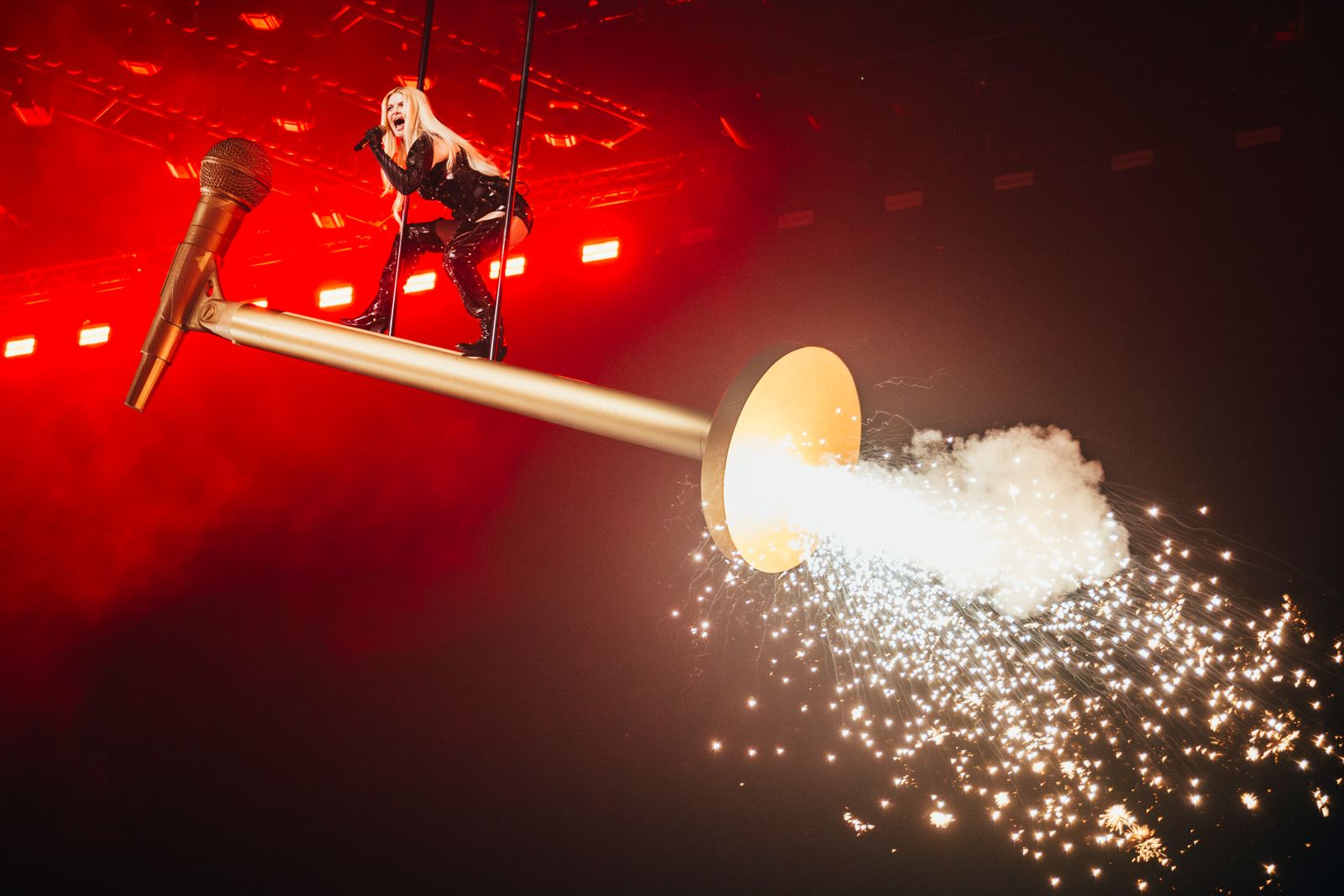 Decolând cu microfonul spre Finala Eurovision