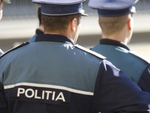 Urmăriţi, depistaţi de poliţişti