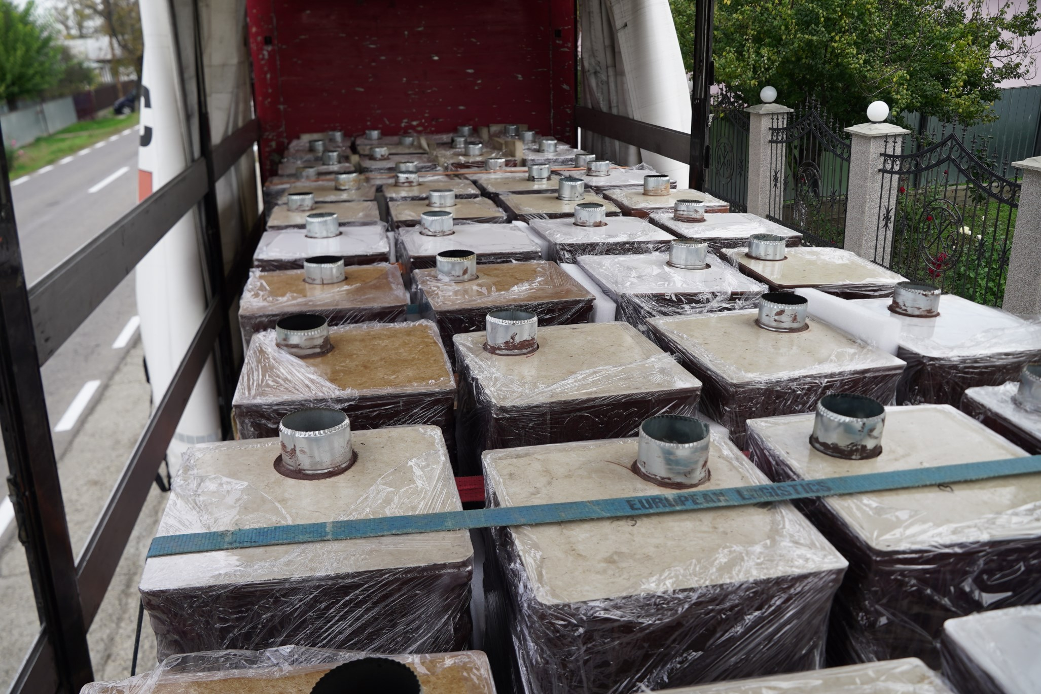 Un nou transport cu sobe a ajuns la sinistraţi