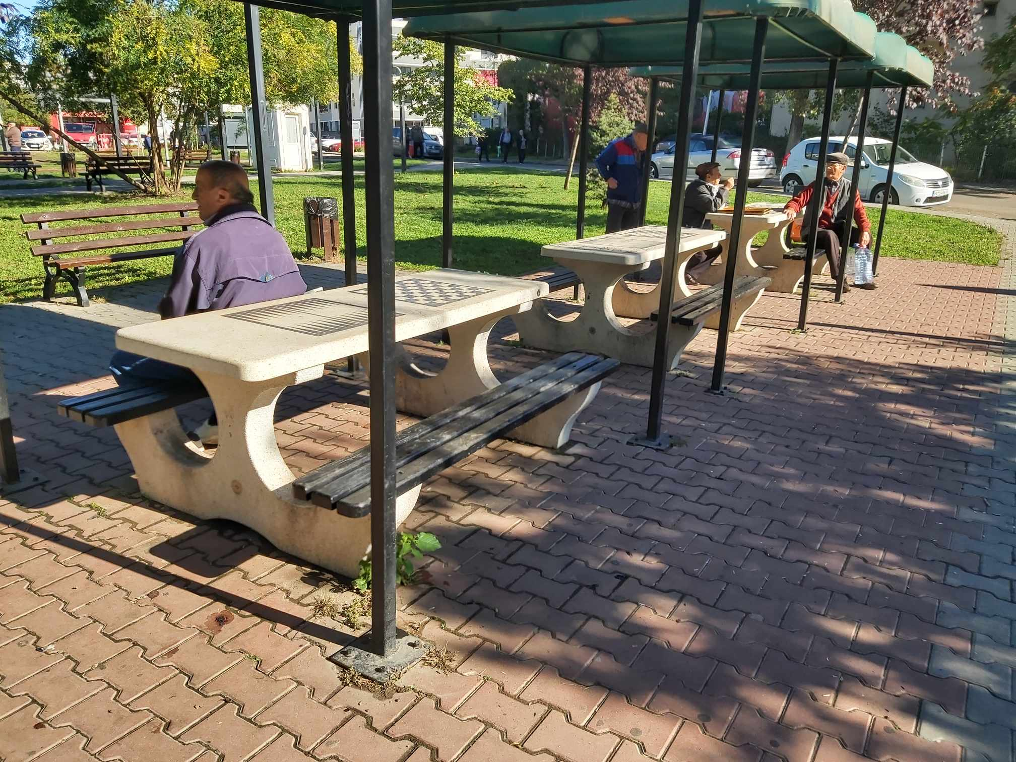 Cât costă amenajarea unui „club de șah” într-un parc de cartier (foto)