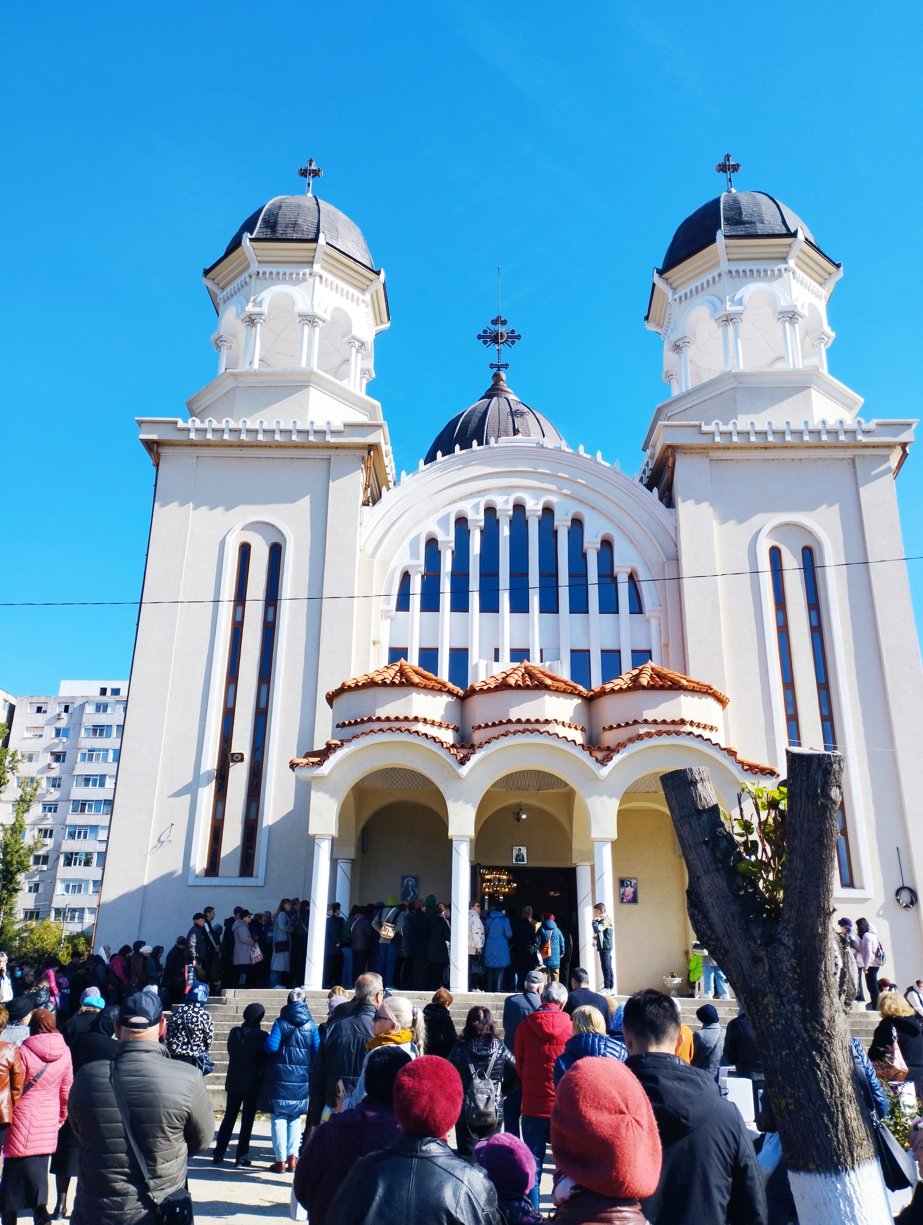 Mii de credincioşi, la sărbătoarea din Galați a Sfintei Parascheva