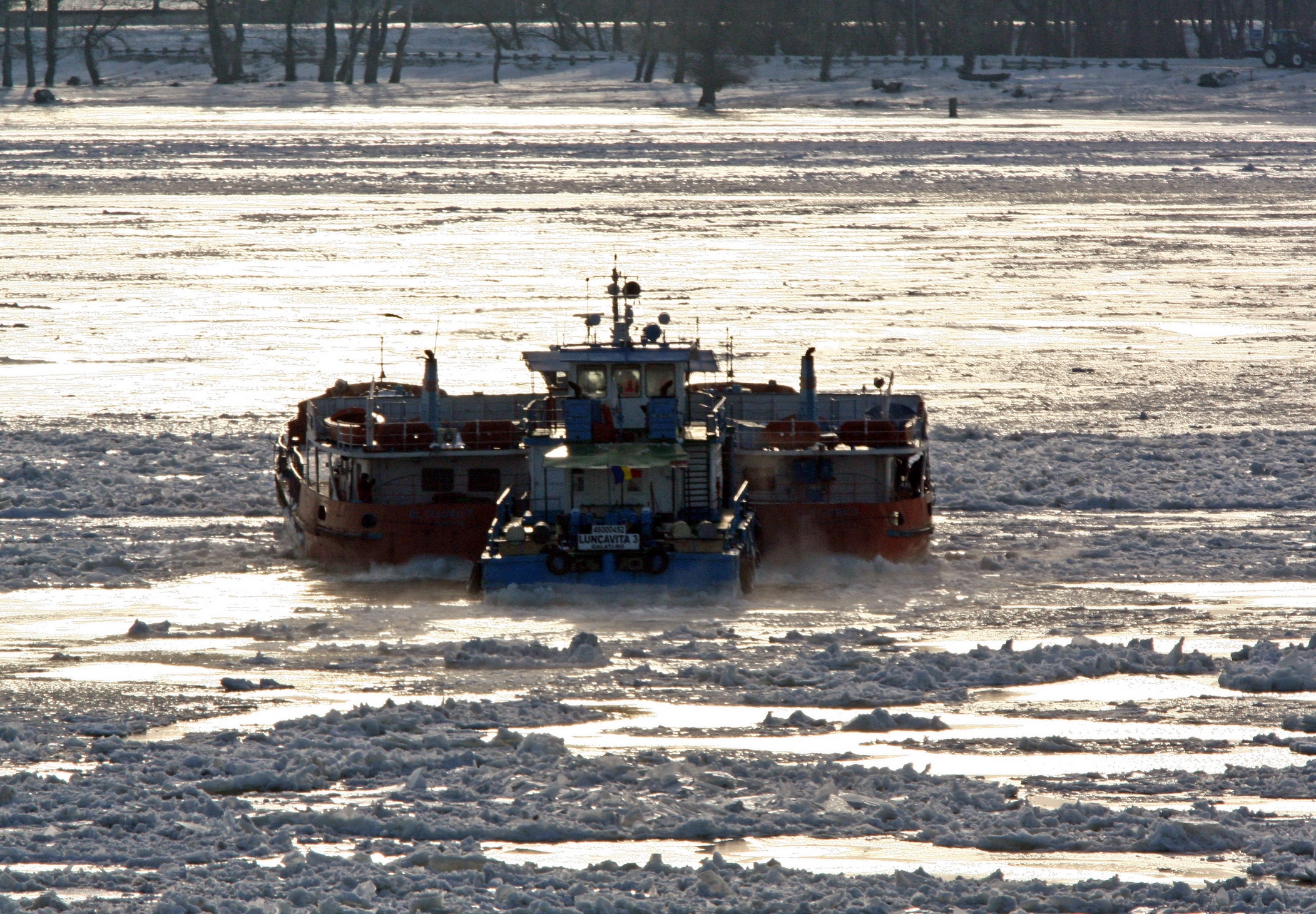 Dunărea, traversată doar în cazuri de urgenţă