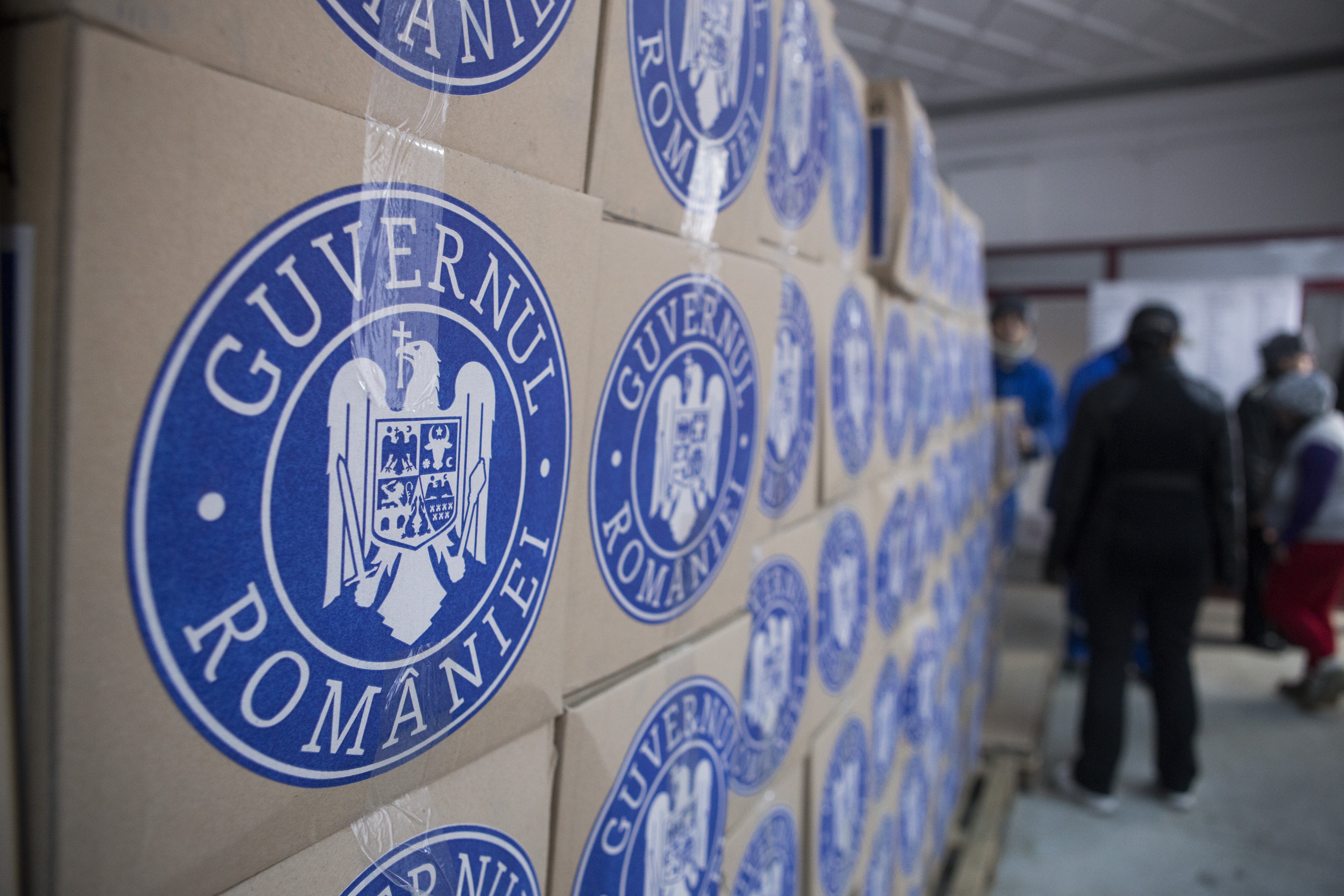 Tecucenii, aşteptaţi să-şi ridice alimentele de la UE. A început etapa a doua de distribuţie