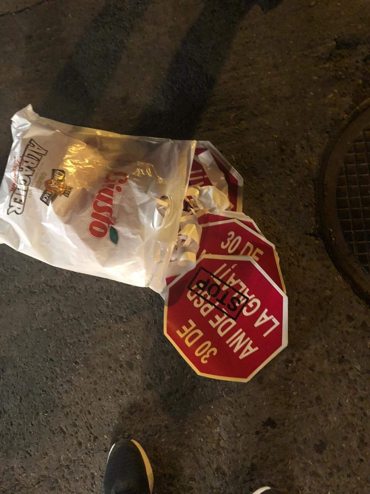 Candidat prins lipind ilegal afișe electorale