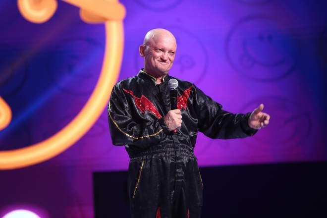 Comedia trece prin cablul electric