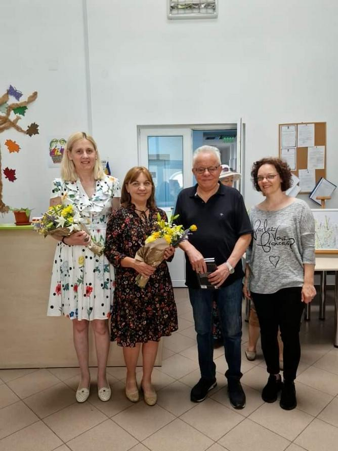 Cenaclul Noduri și Semne. Expoziție colectivă la Centrul pentru Persoane Vârstnice