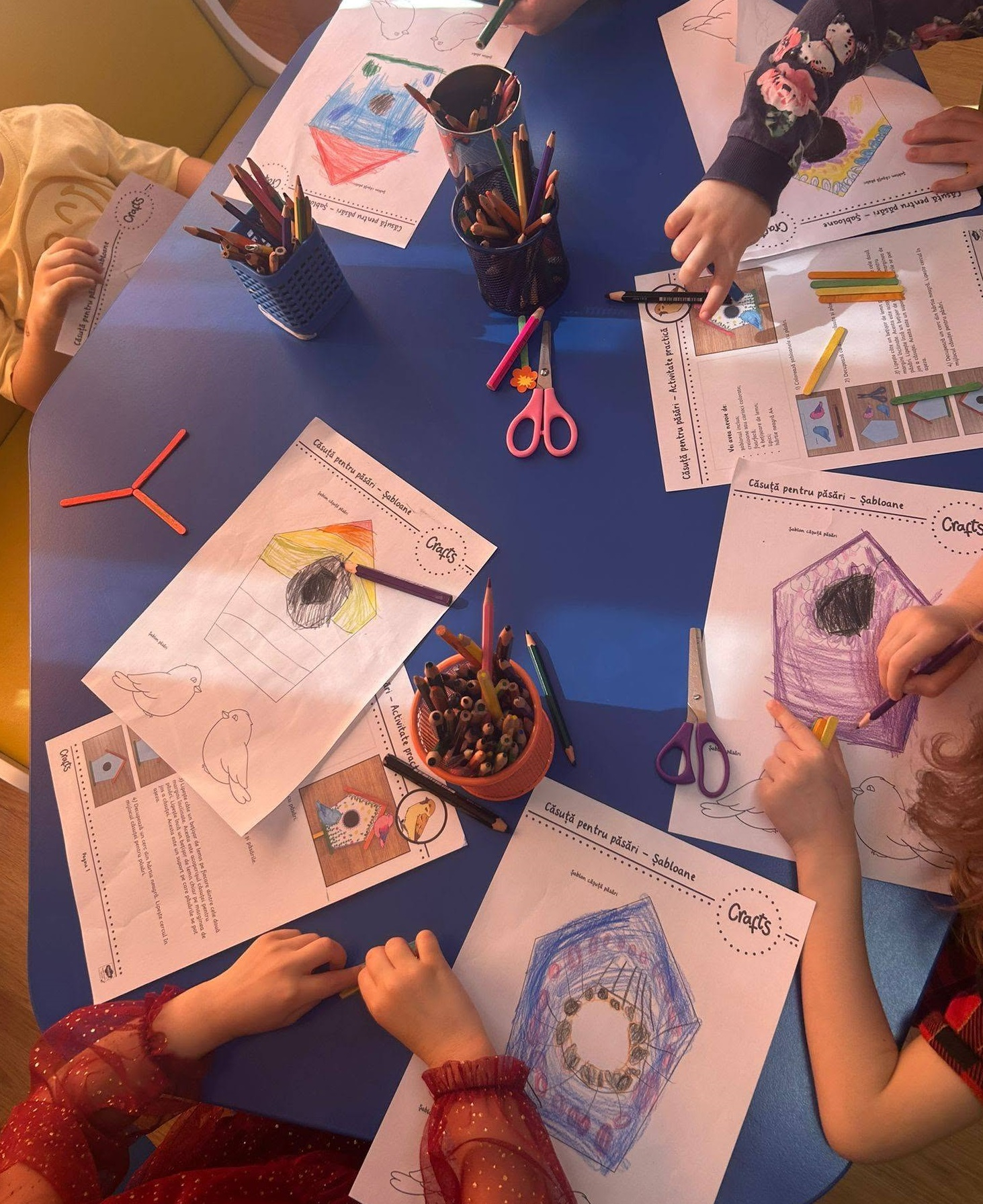 Educatoare acuzată că-i loveşte pe copii, la o grădiniță din Galați
