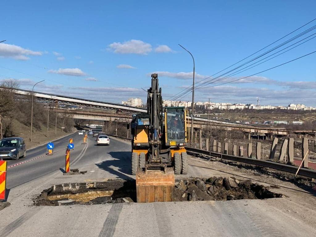 Atenție, brăileni! Galațiul sapă tunelul. PAMFLET