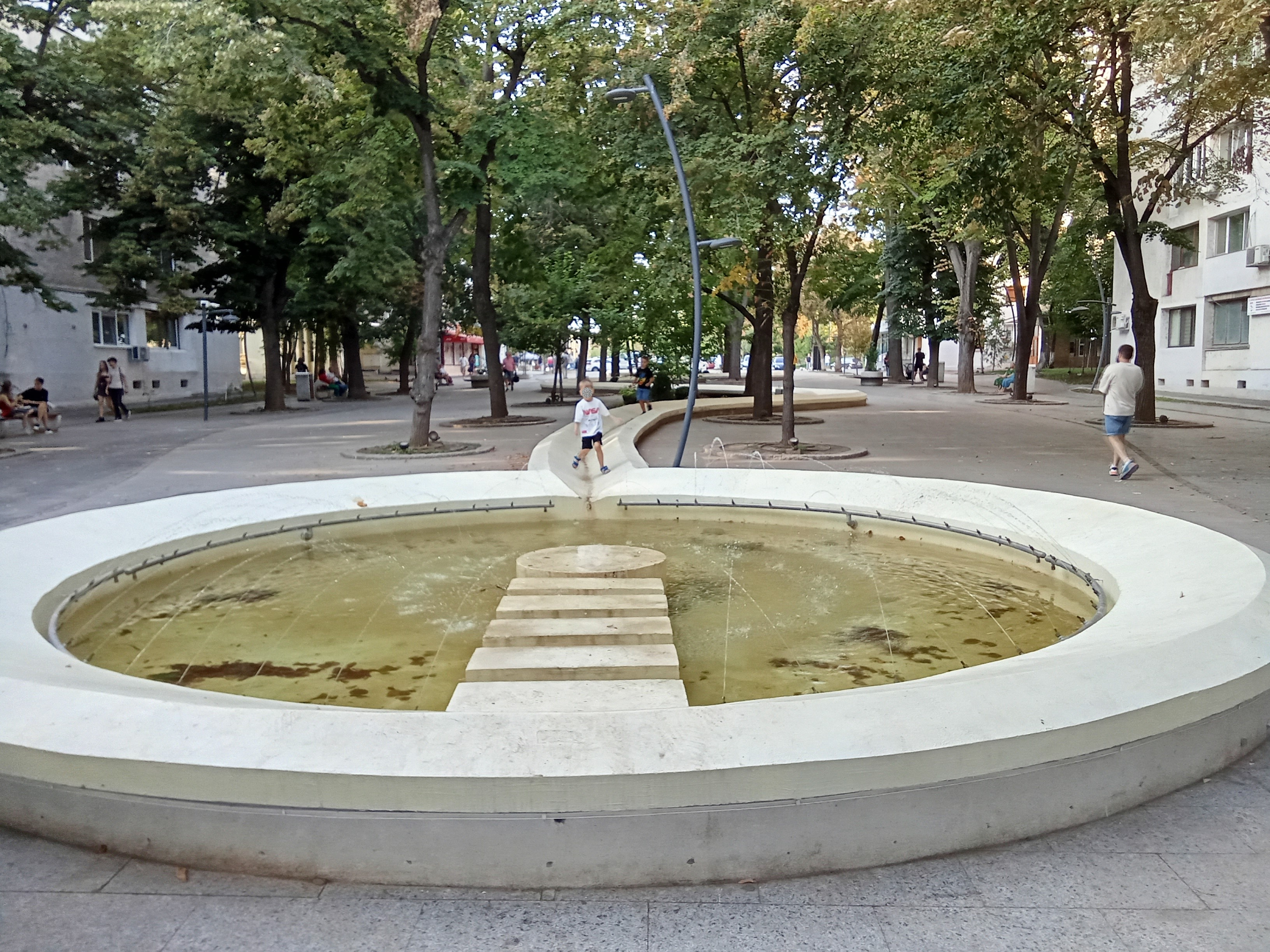 Poza zilei: Nu contează cât de inestetică e, dacă se distrează cei mici!