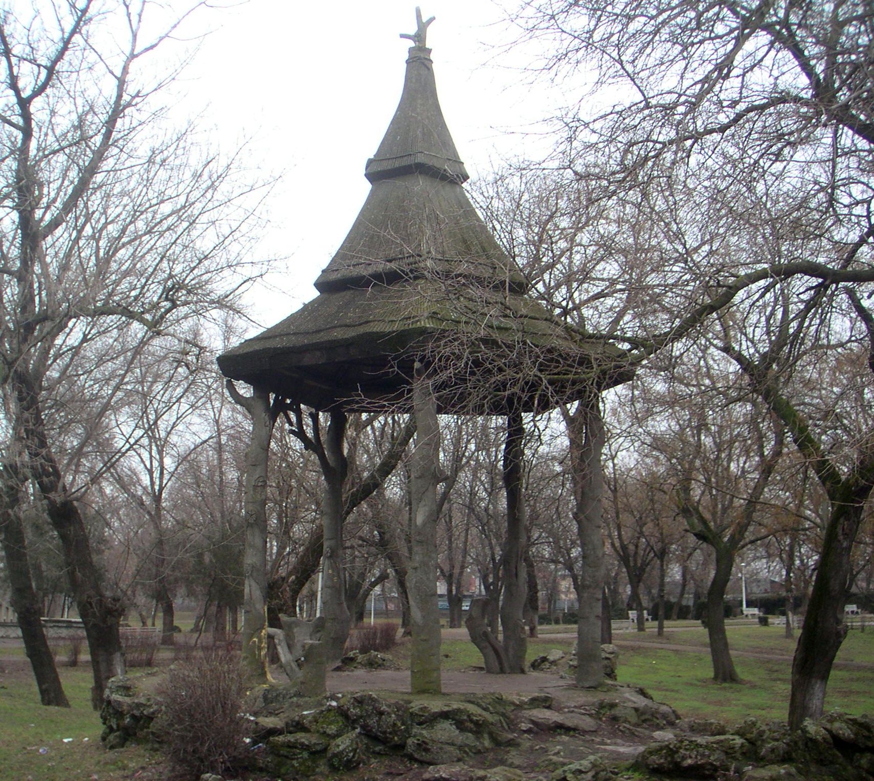 Foişorul rustic ar putea reveni în Parcul Eminescu 