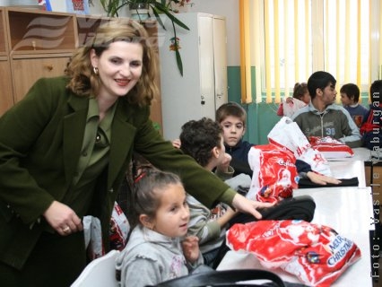 Moş Crăciun vine… în limbajul semnelor!