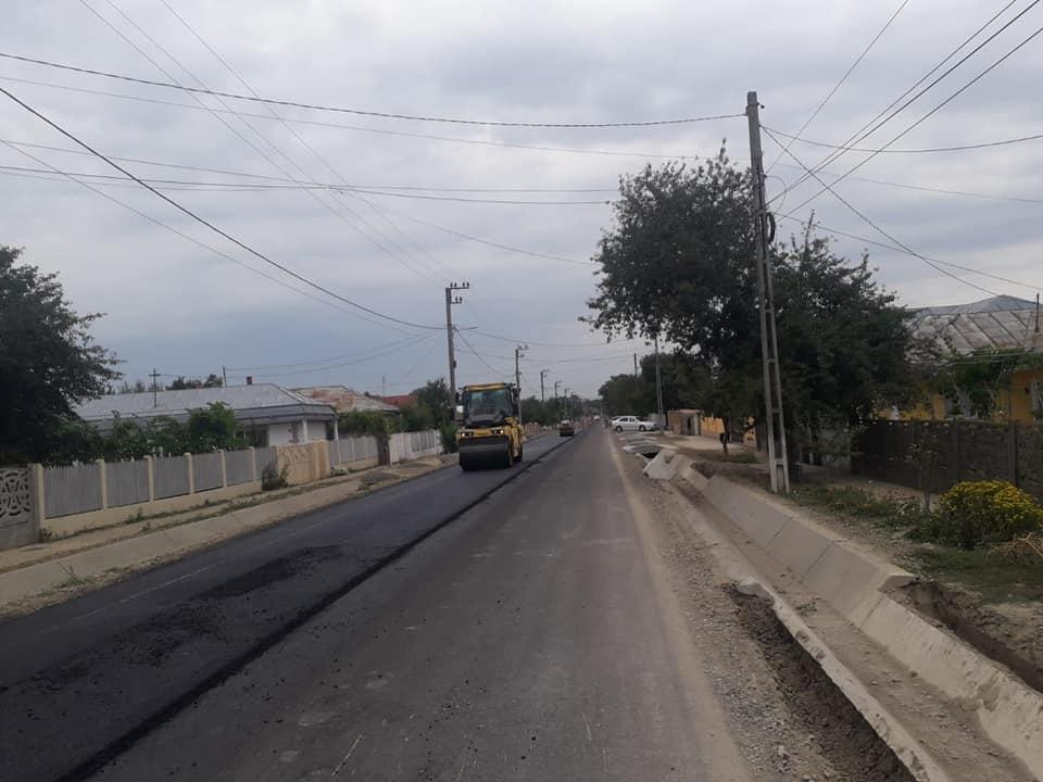 Asfaltare în toi pe DJ 252
