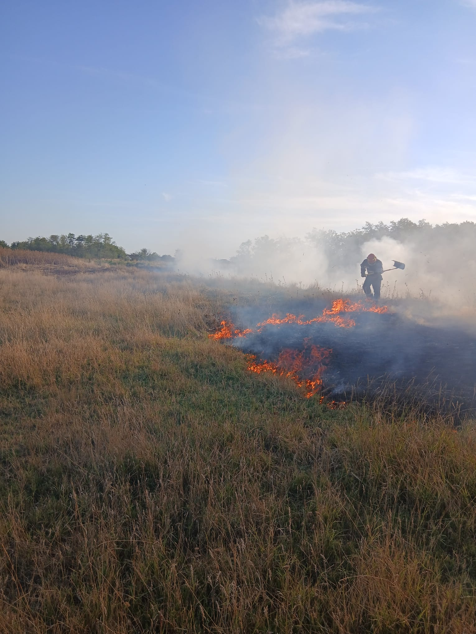 Foc pe miriște, scăpat de sub control