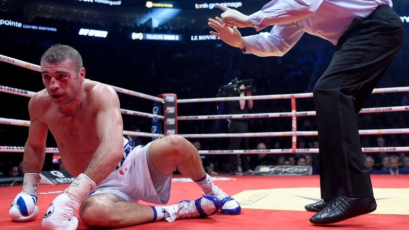 UPDATE: Lucian Bute a fost făcut KO în runda 5. Ce dezamăgire, boxase bine până atunci!
