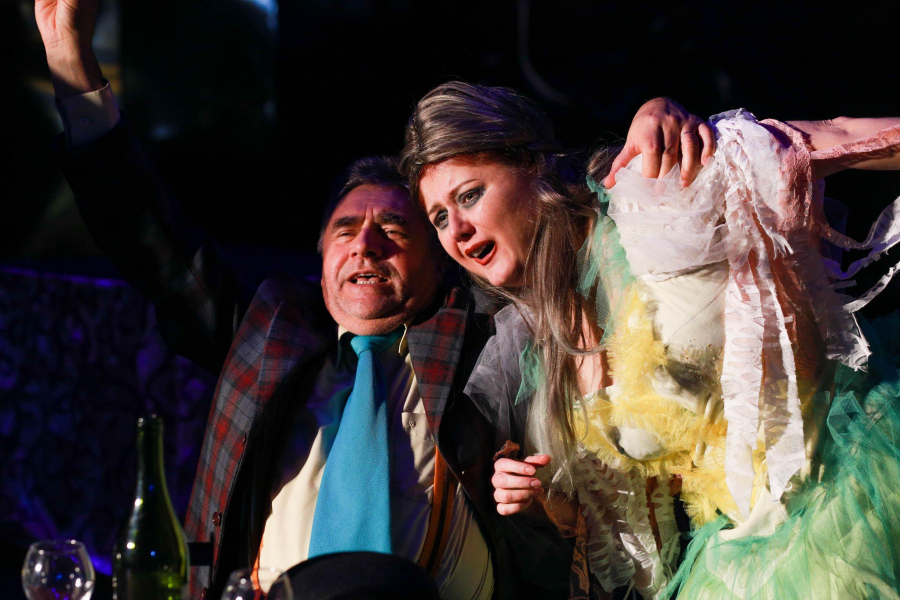 „Curs de fantomodele”, o comedie de neratat