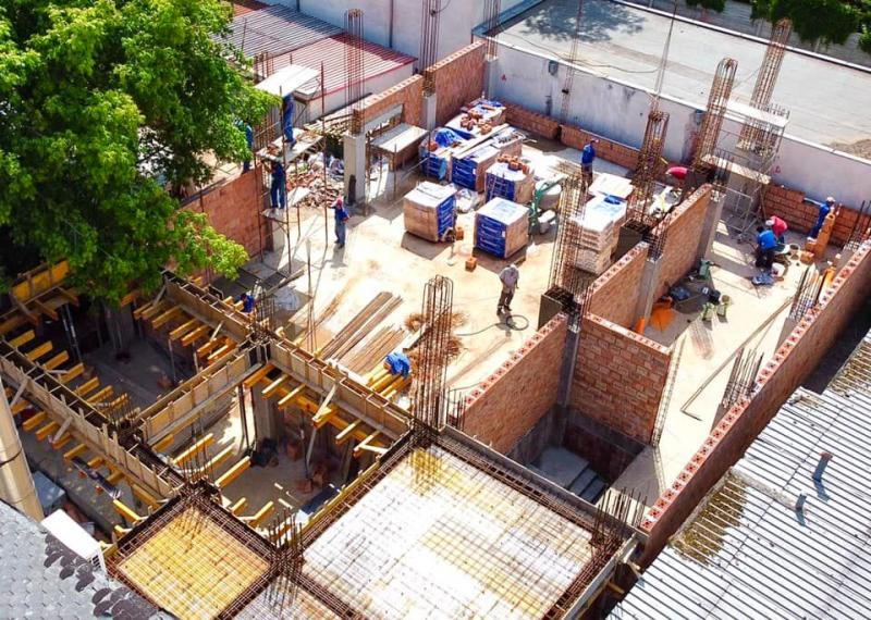 Se amenajează noua sală de spectacole de la Centrul Cultural