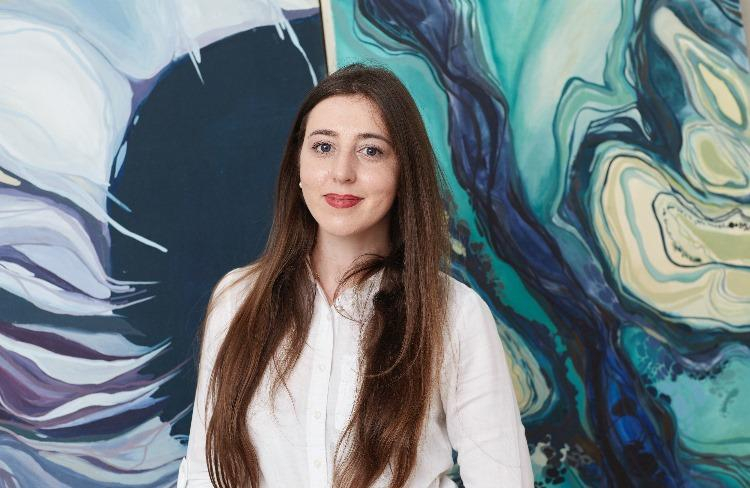 O gălăţeancă, profesor şi artist în Marea Britanie