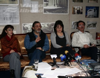 Dramaticul trage cortina peste anul de criză